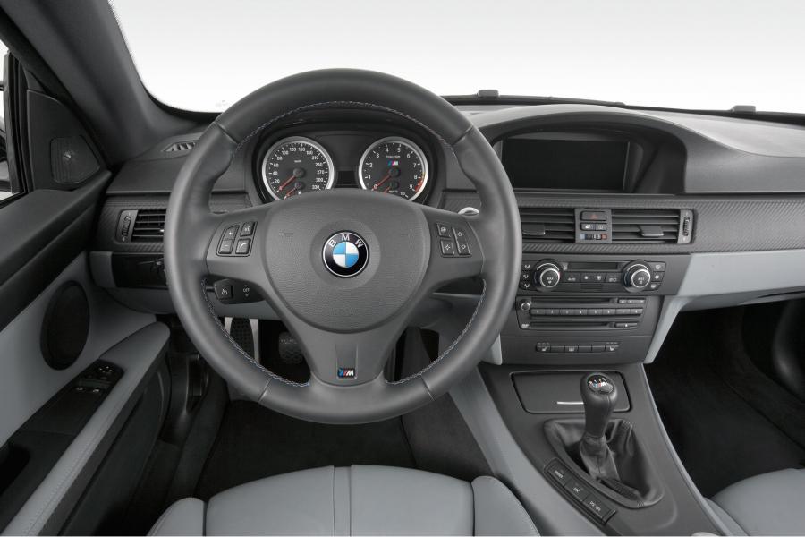 Торпедо BMW M3 Coupe (E92) 2007 года  (фото 40 из 44)